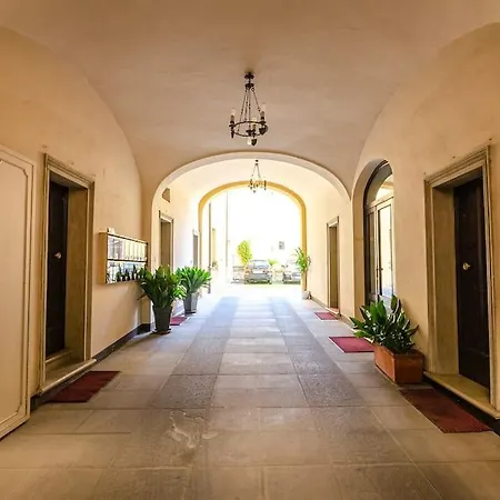 Griffoni Home, In The Heart Of The Apartman